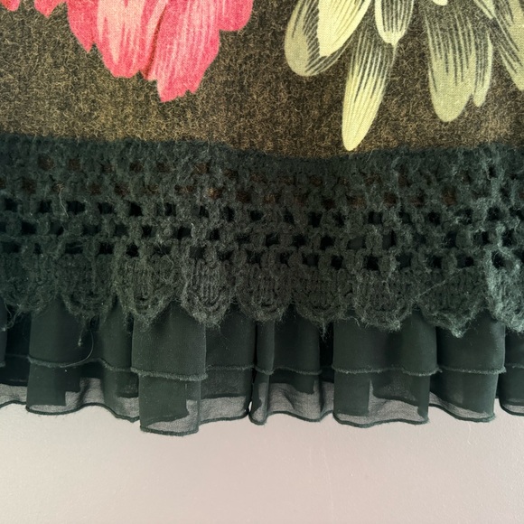 Knit flower dress with ruffled hem - Picture 2 of 4